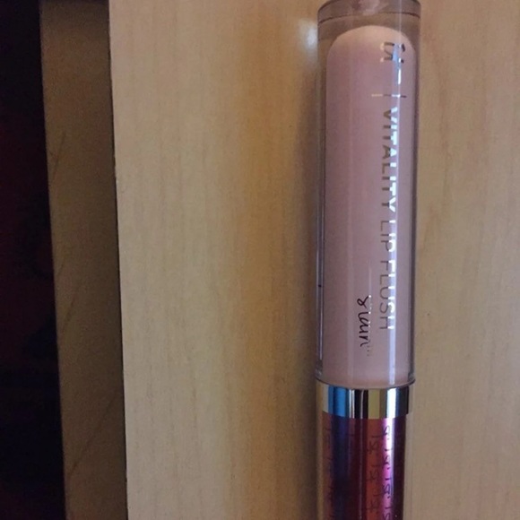 IT Vitality Lip Gloss - Picture 1 of 4